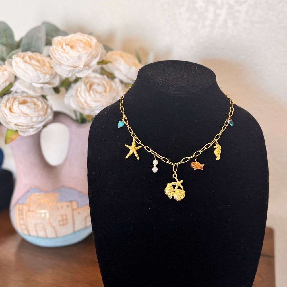 Elegant Gold Sea Charm Necklace - Picture 3 of 4